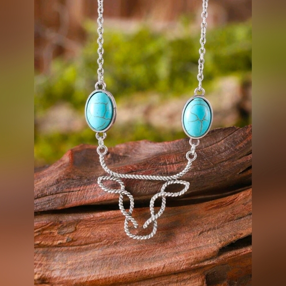 Chic Silver Necklace with Turquoise Accents - Picture 1 of 8